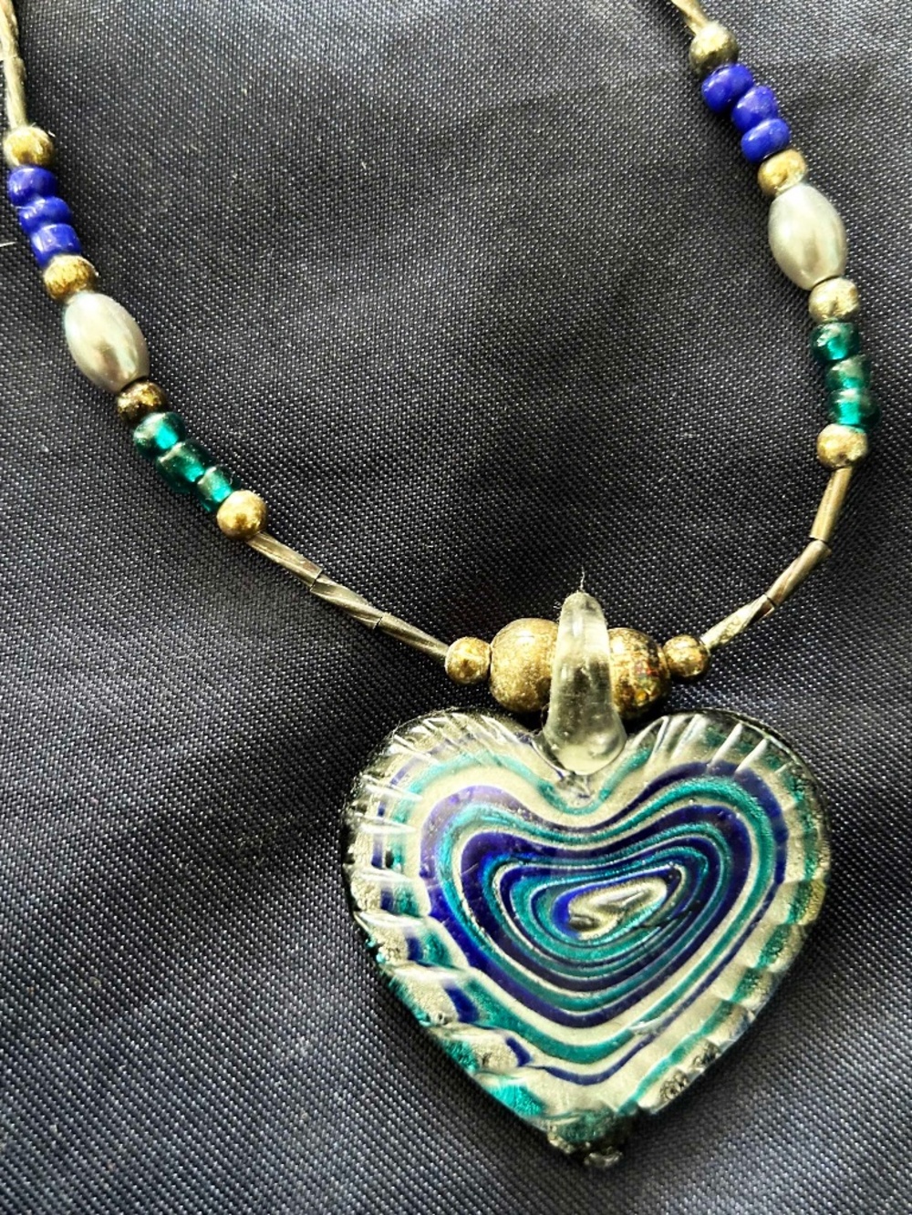 NECKLACE BLOWN GLASS HEART METALLIC PARTS NAVY/TURQUOISE/WHITE WITH SILVER TONE